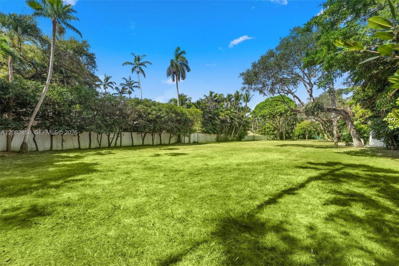 3940 Douglas Rd, Miami, FL 33133 Photo
