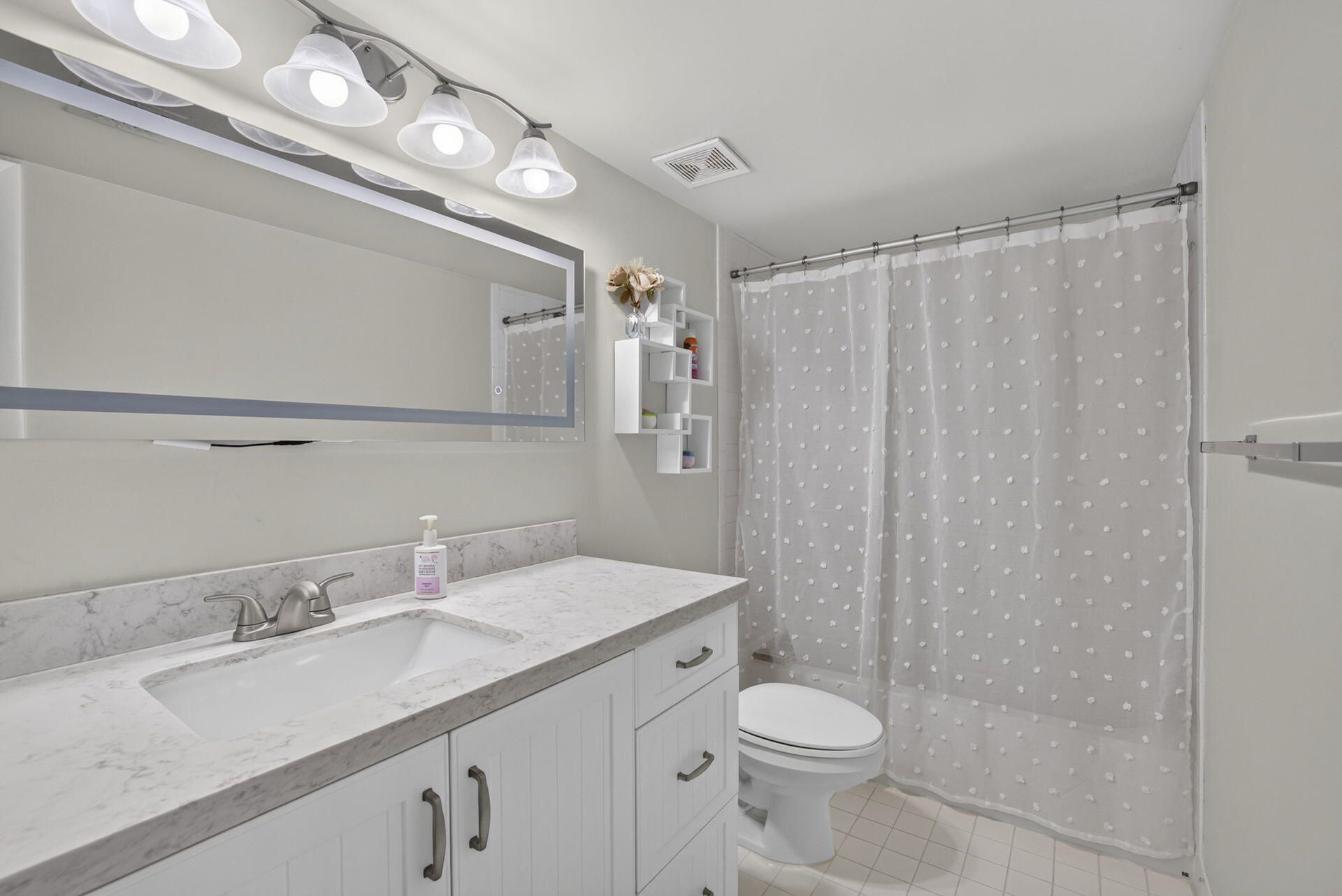 9537 Weldon Circle, Unit 405, Tamarac, FL 33321 Photo