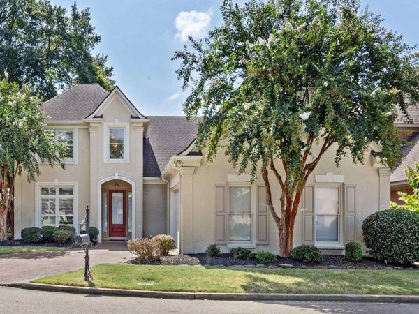 8475 FRIARLYNCH LN, Germantown, TN 38139