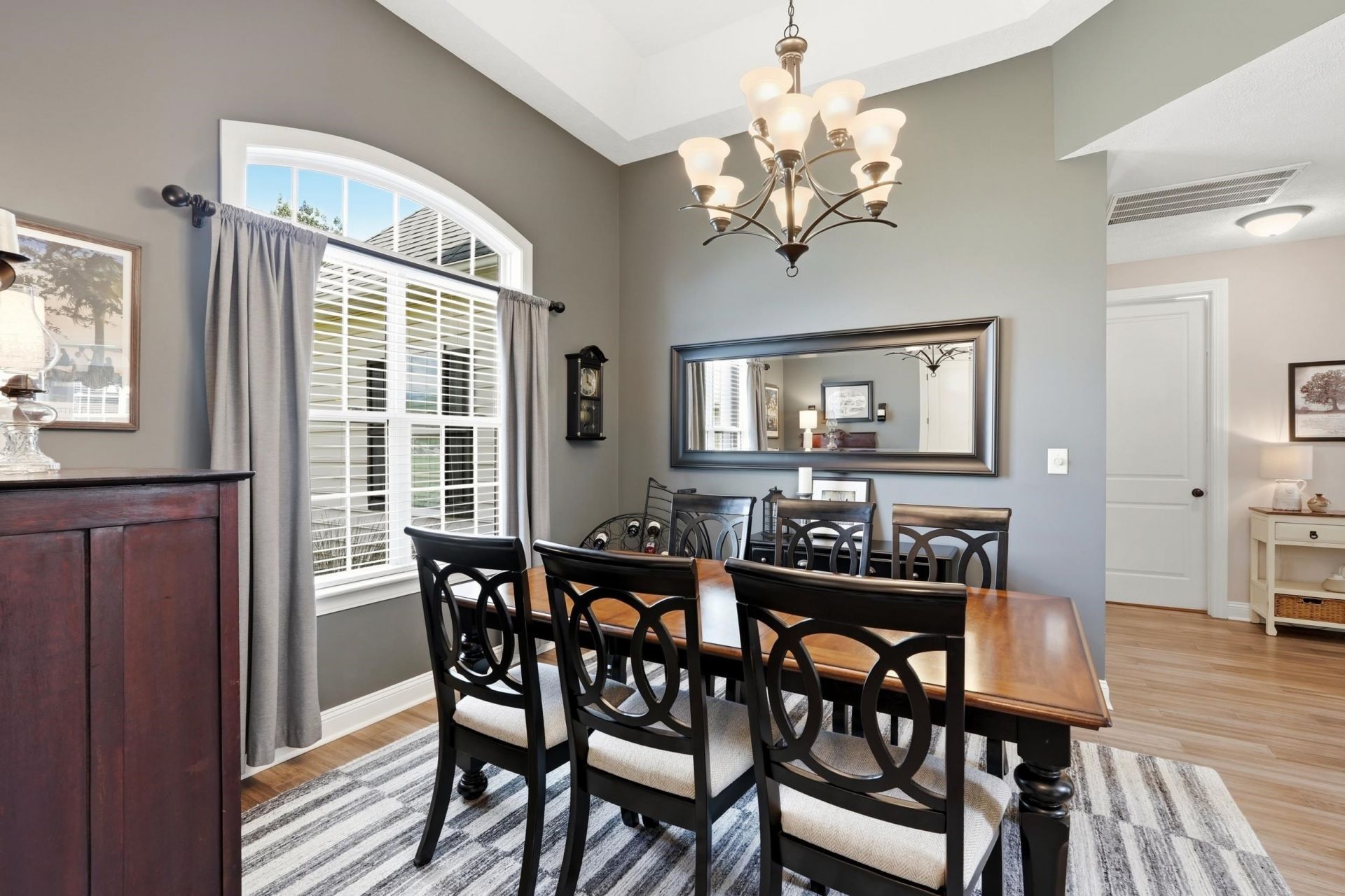 270 Dartmoor Ct. Photo 12