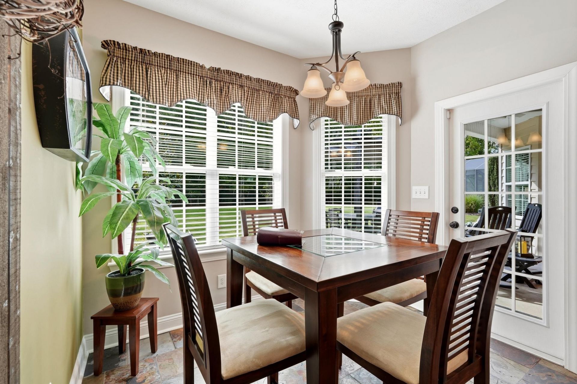 270 Dartmoor Ct. Photo 14