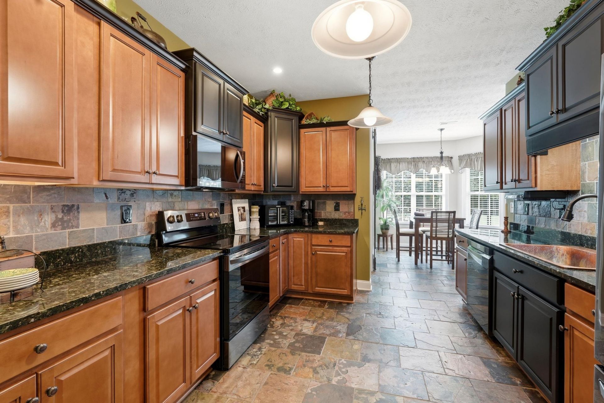 270 Dartmoor Ct. Photo 16