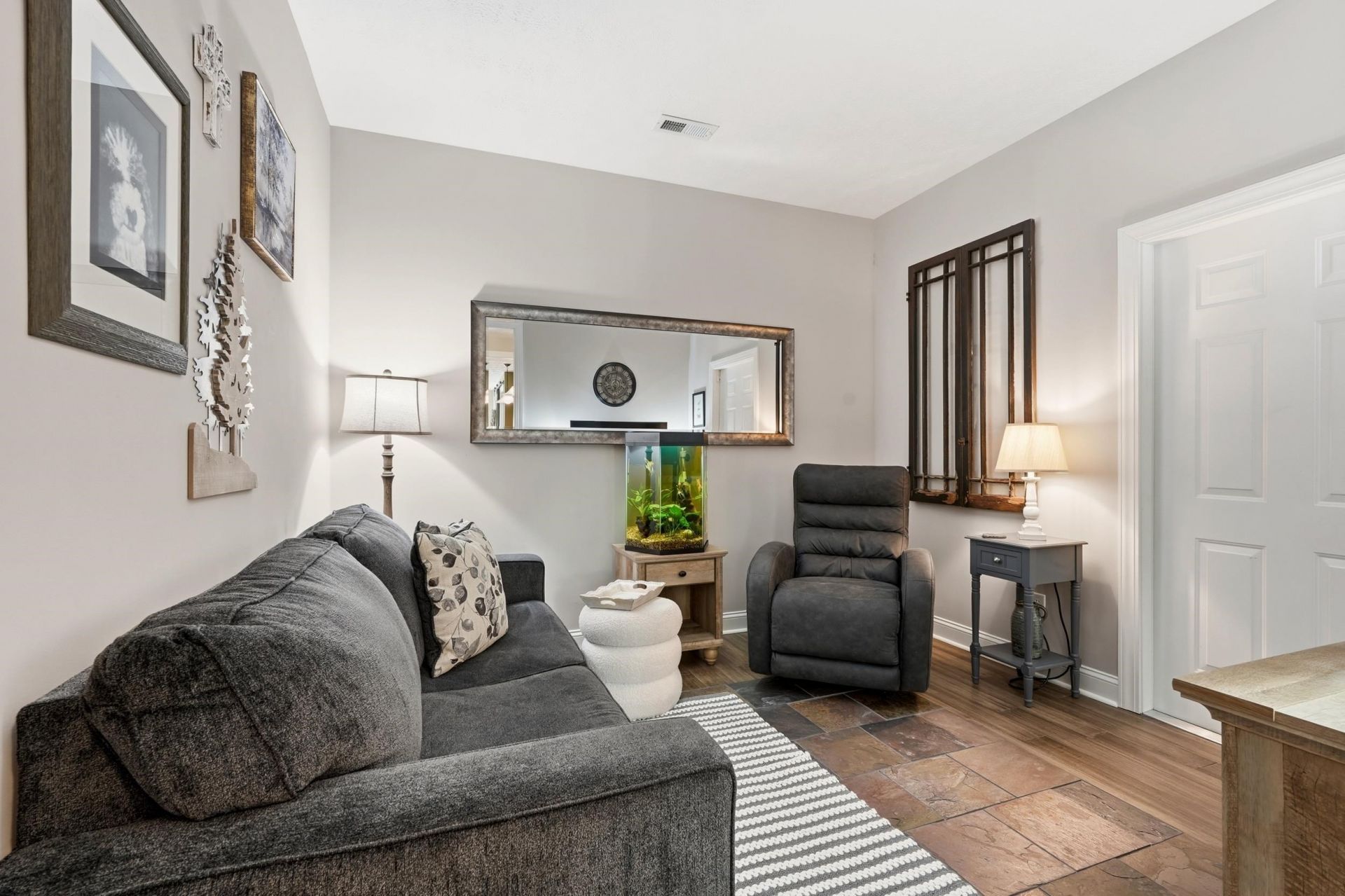 270 Dartmoor Ct. Photo 17