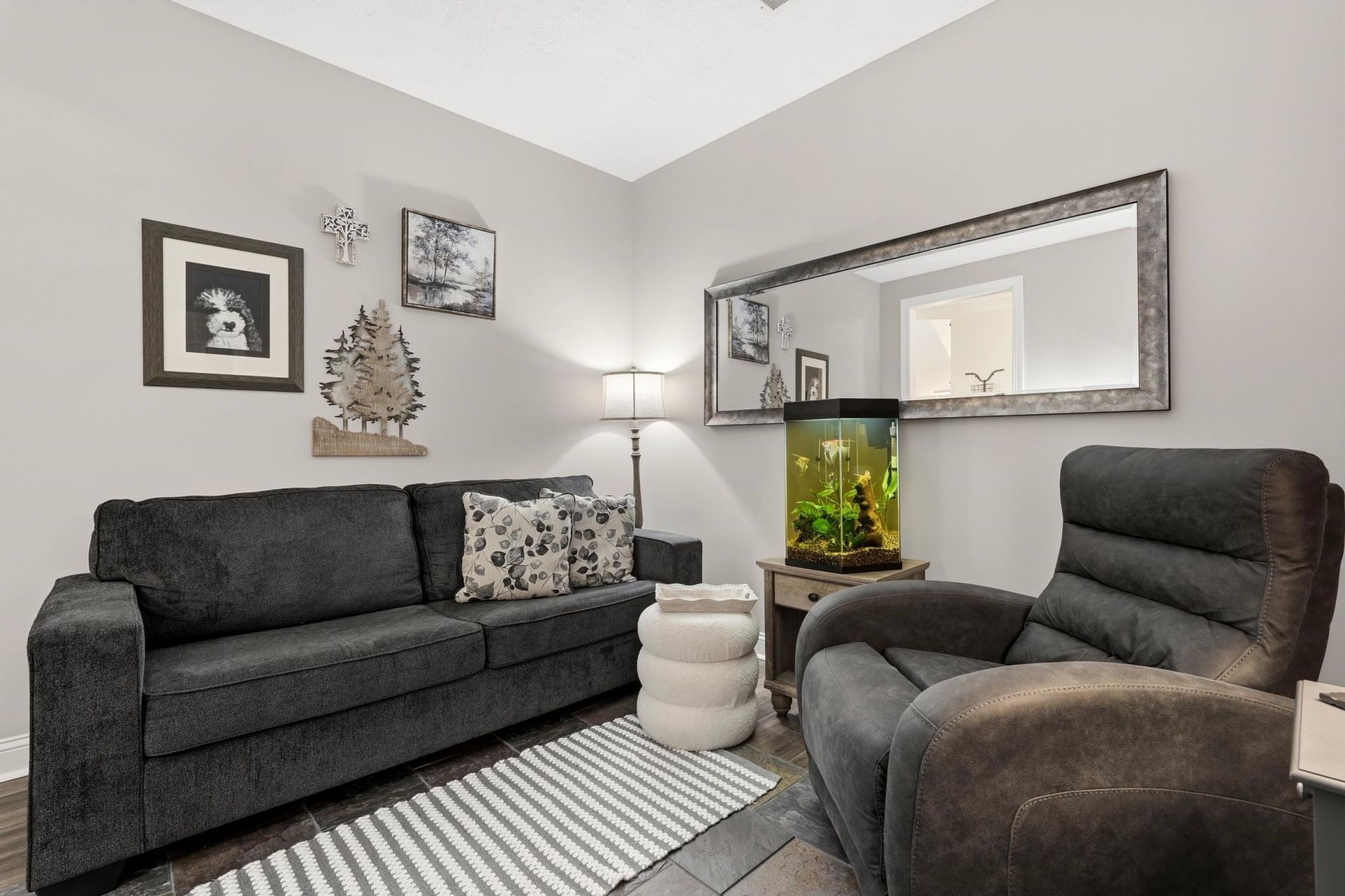 270 Dartmoor Ct. Photo 18