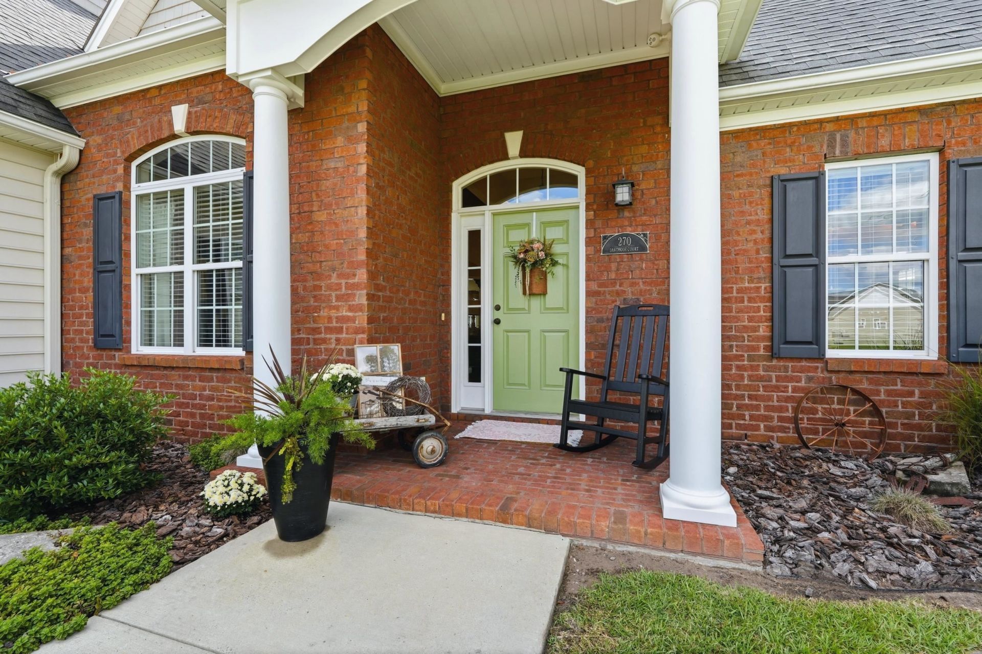 270 Dartmoor Ct. Photo 4