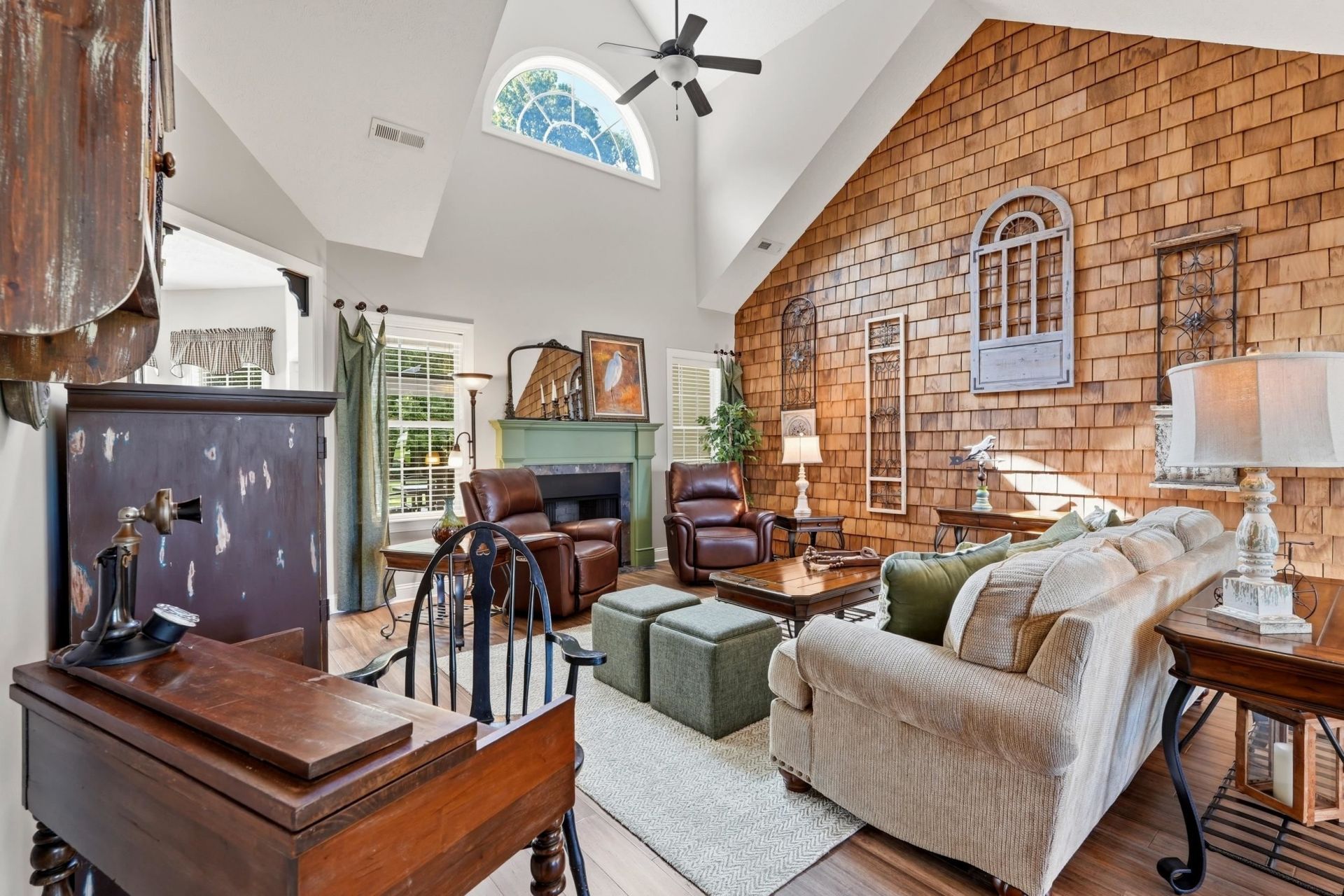 270 Dartmoor Ct. Photo 9