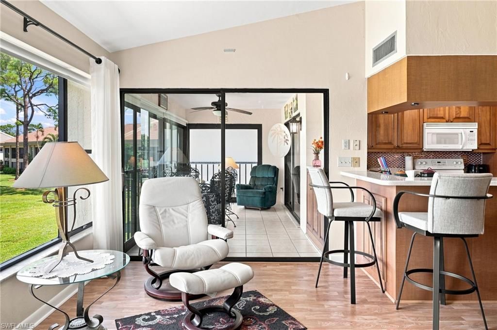 5585 Trailwinds Dr, Unit 324, Fort Myers, FL 33907 Photo