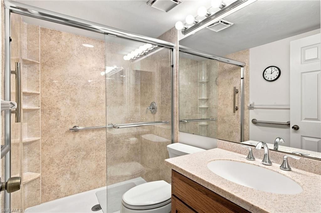 5585 Trailwinds Dr, Unit 324, Fort Myers, FL 33907 Photo