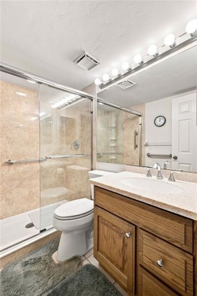 5585 Trailwinds Dr, Unit 324, Fort Myers, FL 33907 Photo
