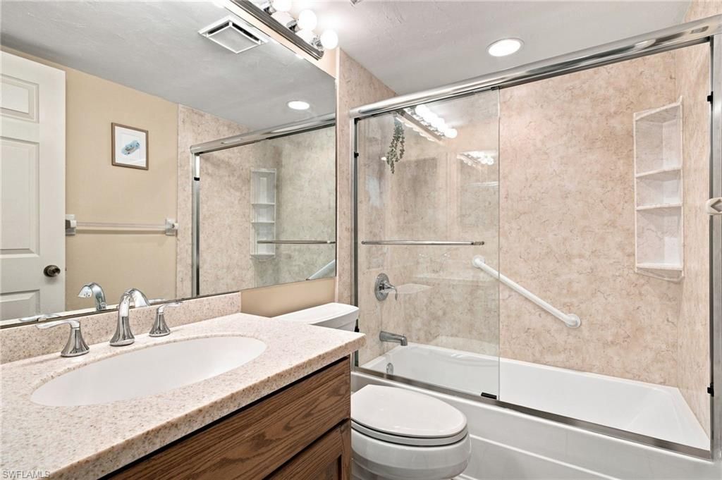 5585 Trailwinds Dr, Unit 324, Fort Myers, FL 33907 Photo