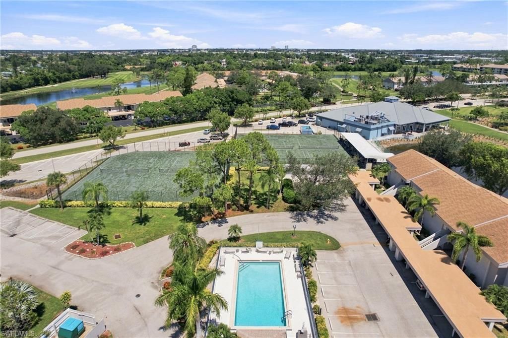 5585 Trailwinds Dr, Unit 324, Fort Myers, FL 33907 Photo