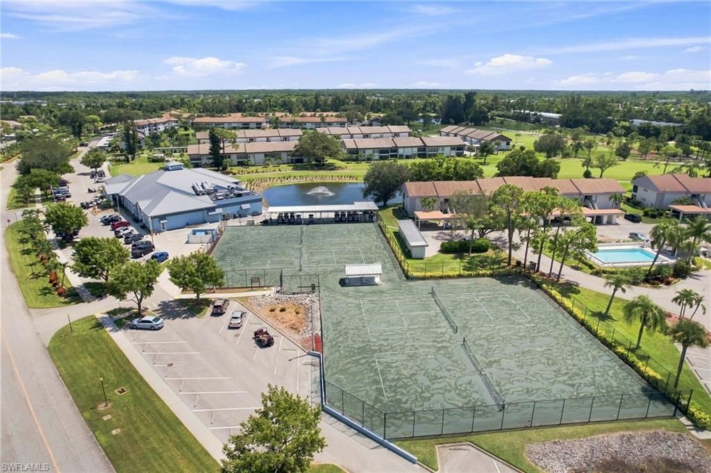 5585 Trailwinds Dr, Unit 324, Fort Myers, FL 33907 Photo