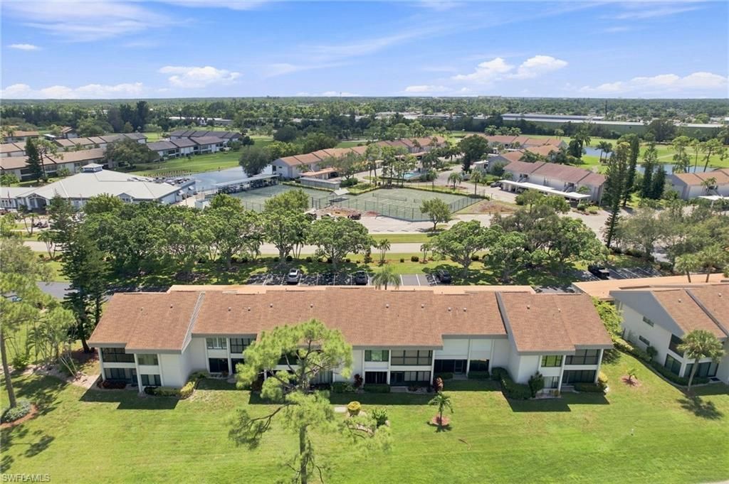 5585 Trailwinds Dr, Unit 324, Fort Myers, FL 33907 Photo