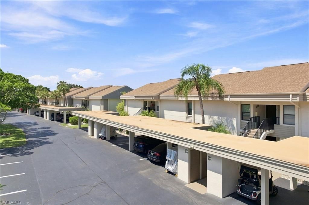 5585 Trailwinds Dr, Unit 324, Fort Myers, FL 33907 Photo