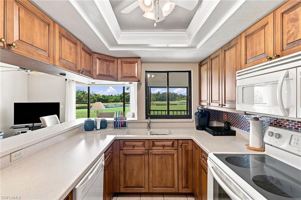 5585 Trailwinds Dr, Unit 324, Fort Myers, FL 33907 Photo
