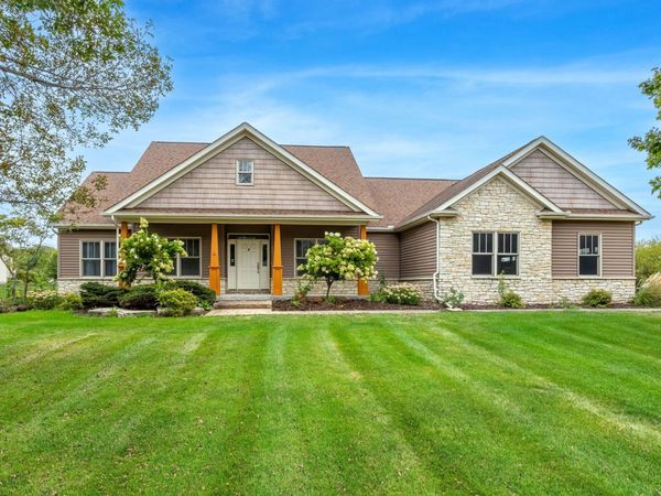 939 8th Street E, Andalusia, IL 61232