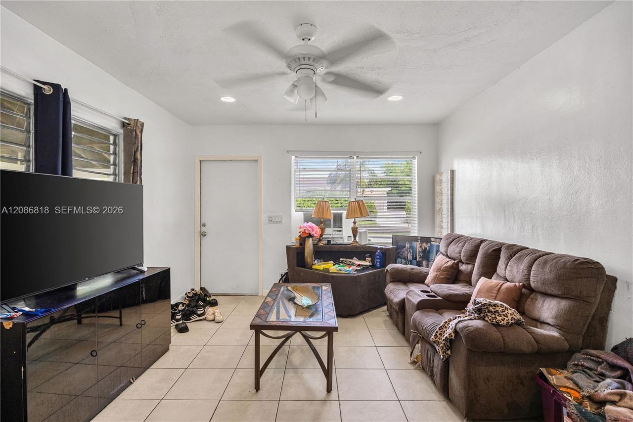 824 44th St, West Palm Beach, FL 33407 Photo