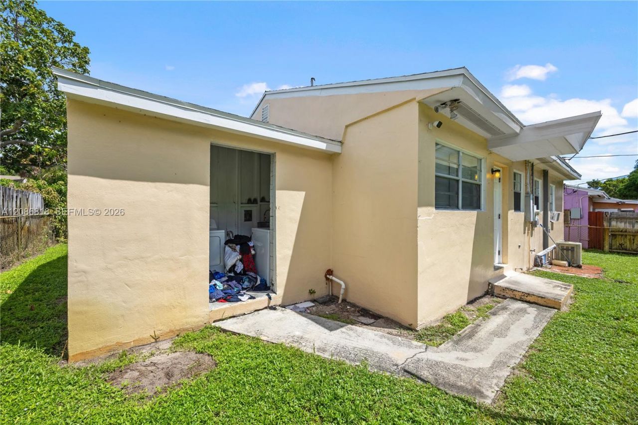 824 44th St, West Palm Beach, FL 33407 Photo