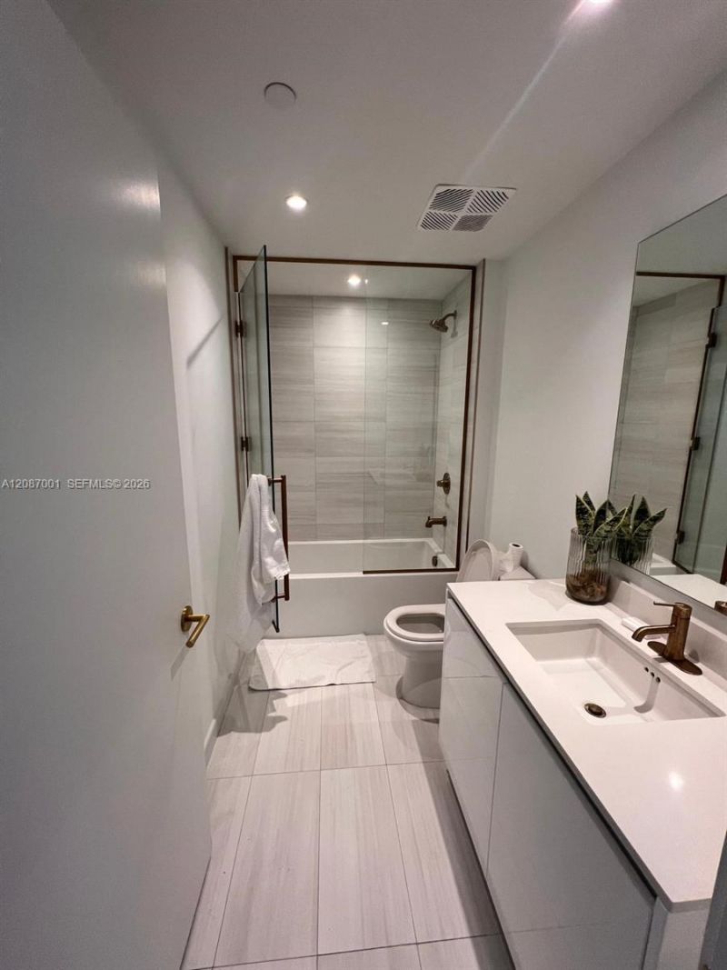 2678 Tigertail Ave, Unit 502, Miami, FL 33133 Photo