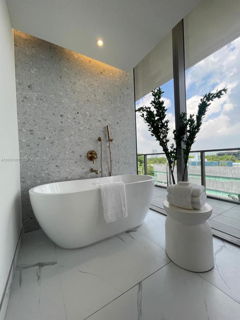 2678 Tigertail Ave, Unit 502, Miami, FL 33133 Photo