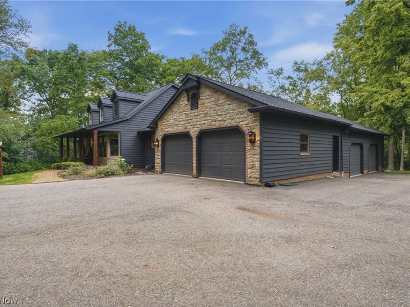 8645 Kent Avenue NE, Canton, OH 44721 Photo 2