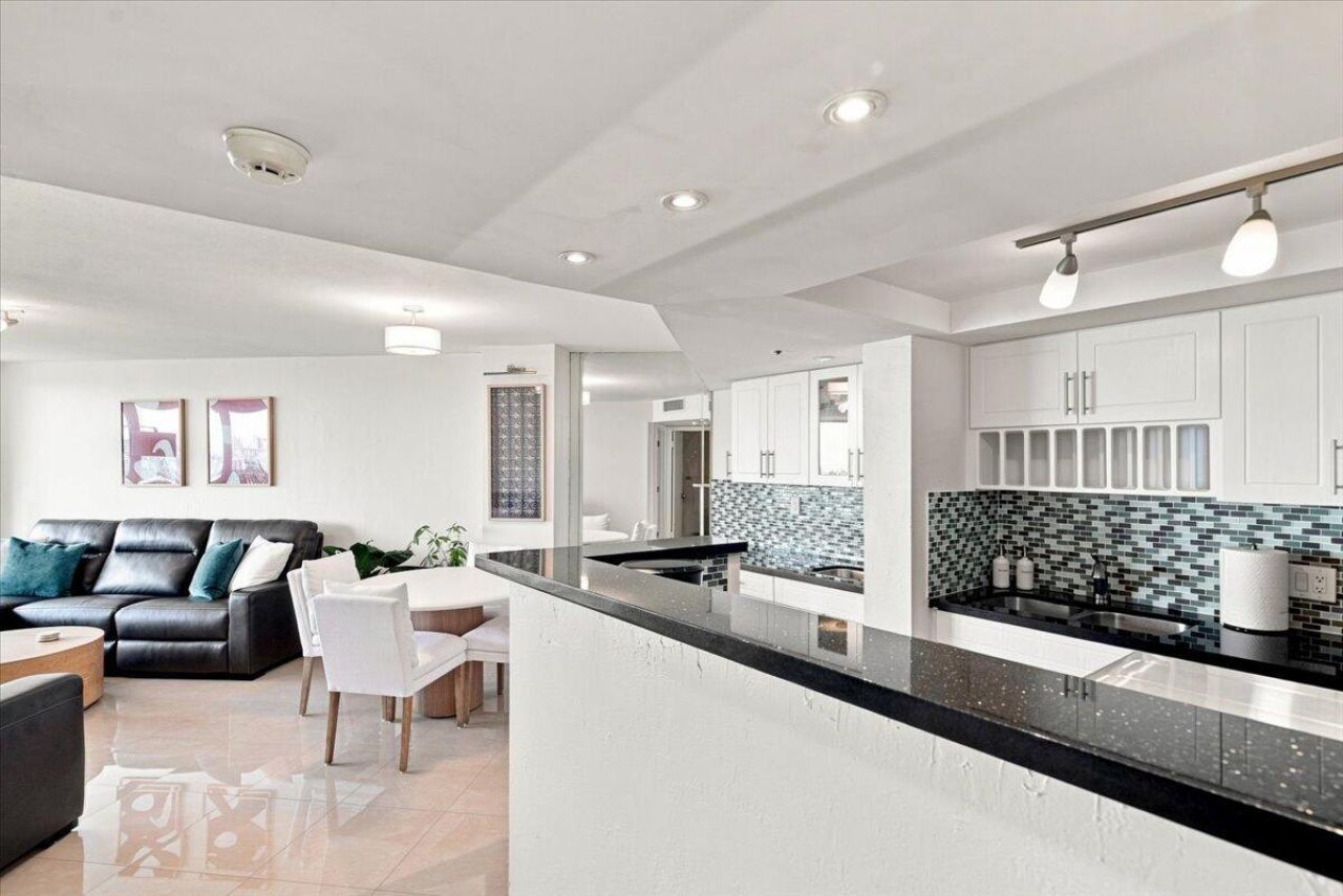 300 Three Islands Boulevard, Unit 312-1, Hallandale Beach, FL 33009 Photo