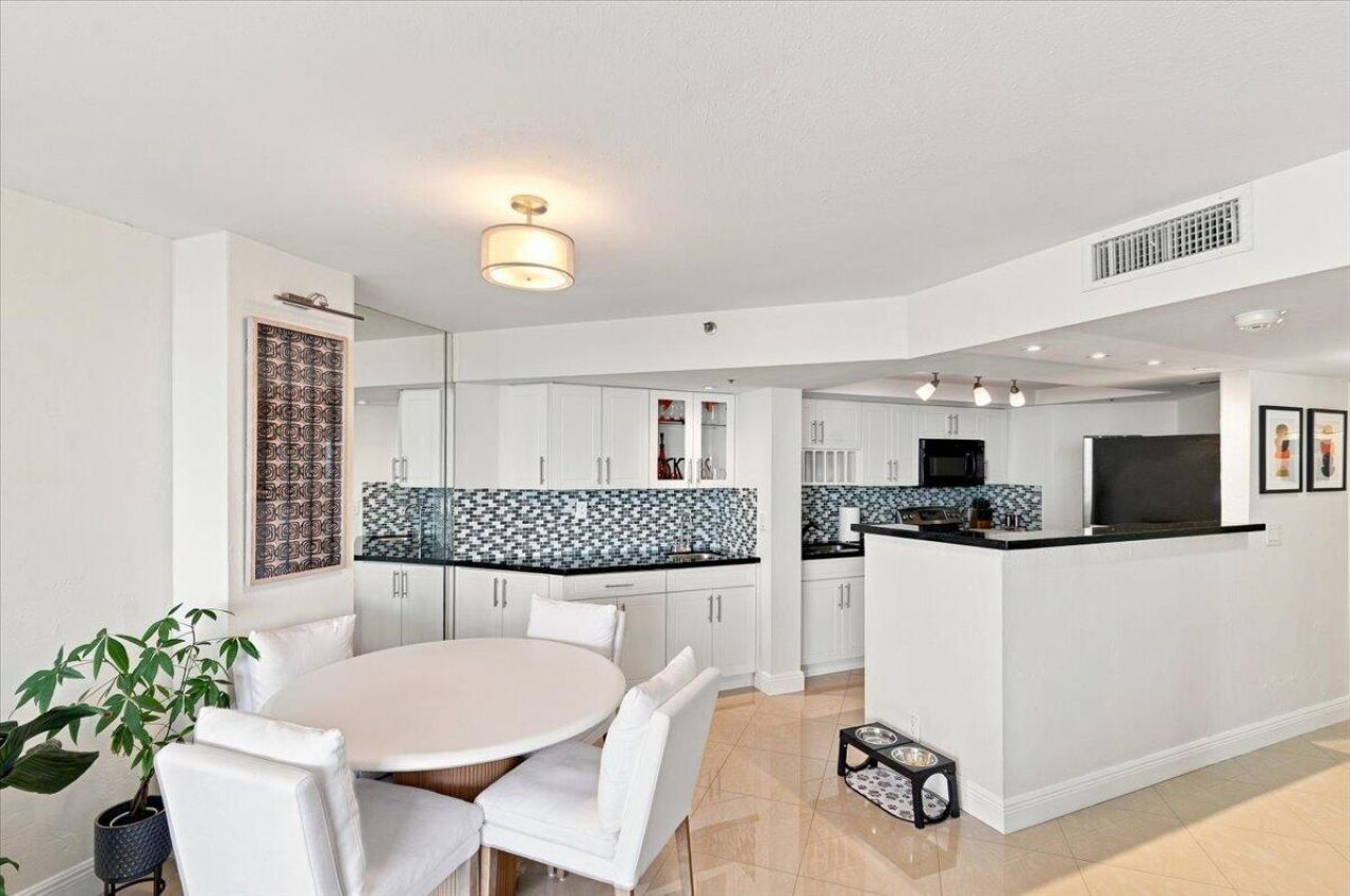 300 Three Islands Boulevard, Unit 312-1, Hallandale Beach, FL 33009 Photo