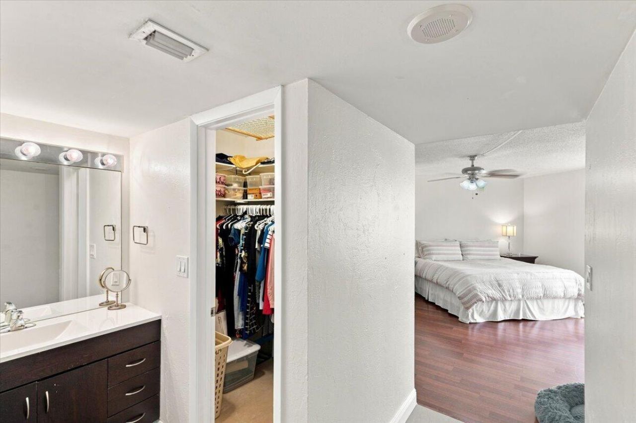 300 Three Islands Boulevard, Unit 312-1, Hallandale Beach, FL 33009 Photo
