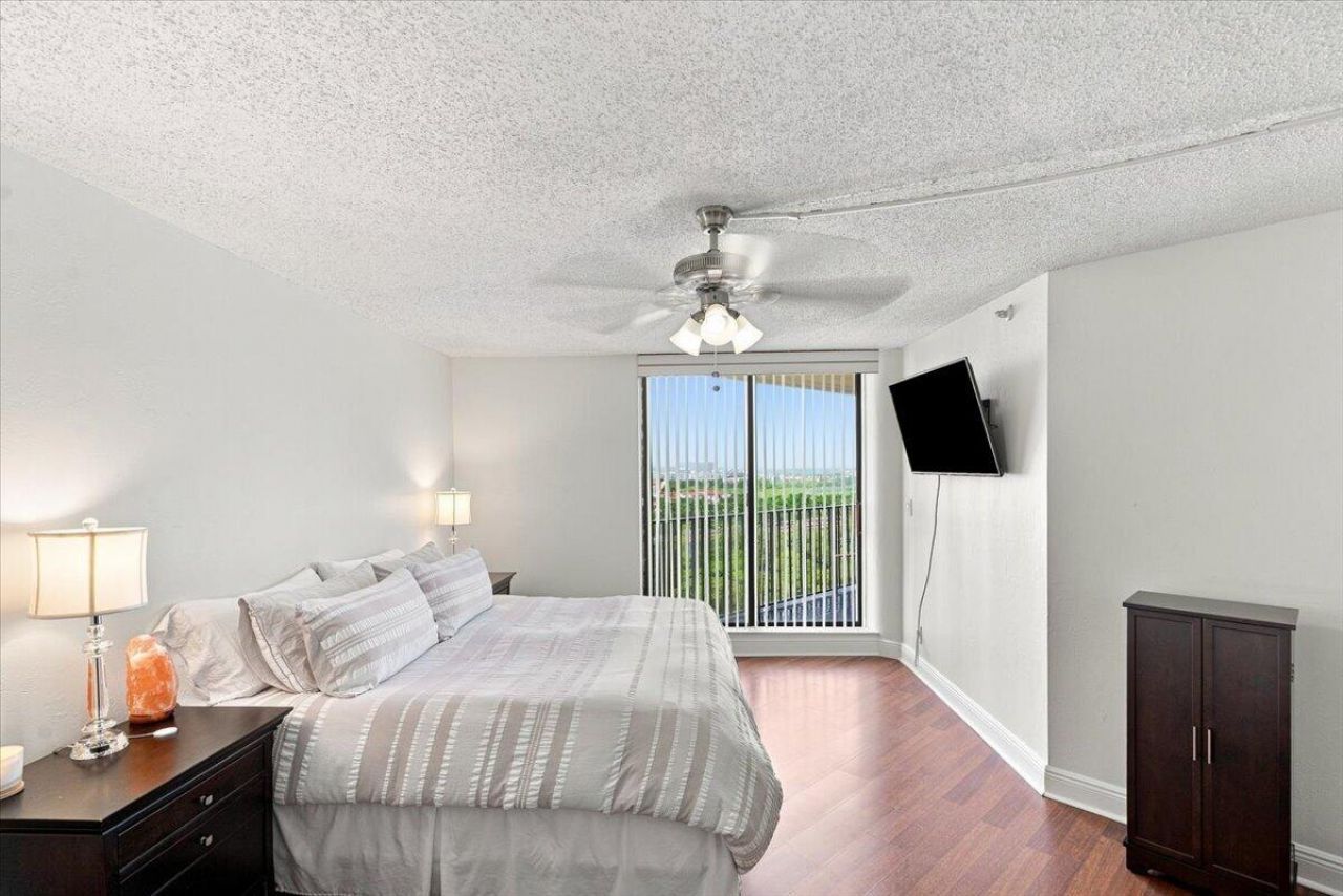 300 Three Islands Boulevard, Unit 312-1, Hallandale Beach, FL 33009 Photo