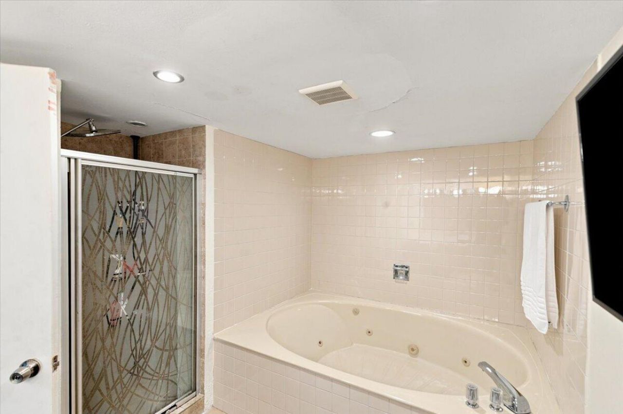 300 Three Islands Boulevard, Unit 312-1, Hallandale Beach, FL 33009 Photo