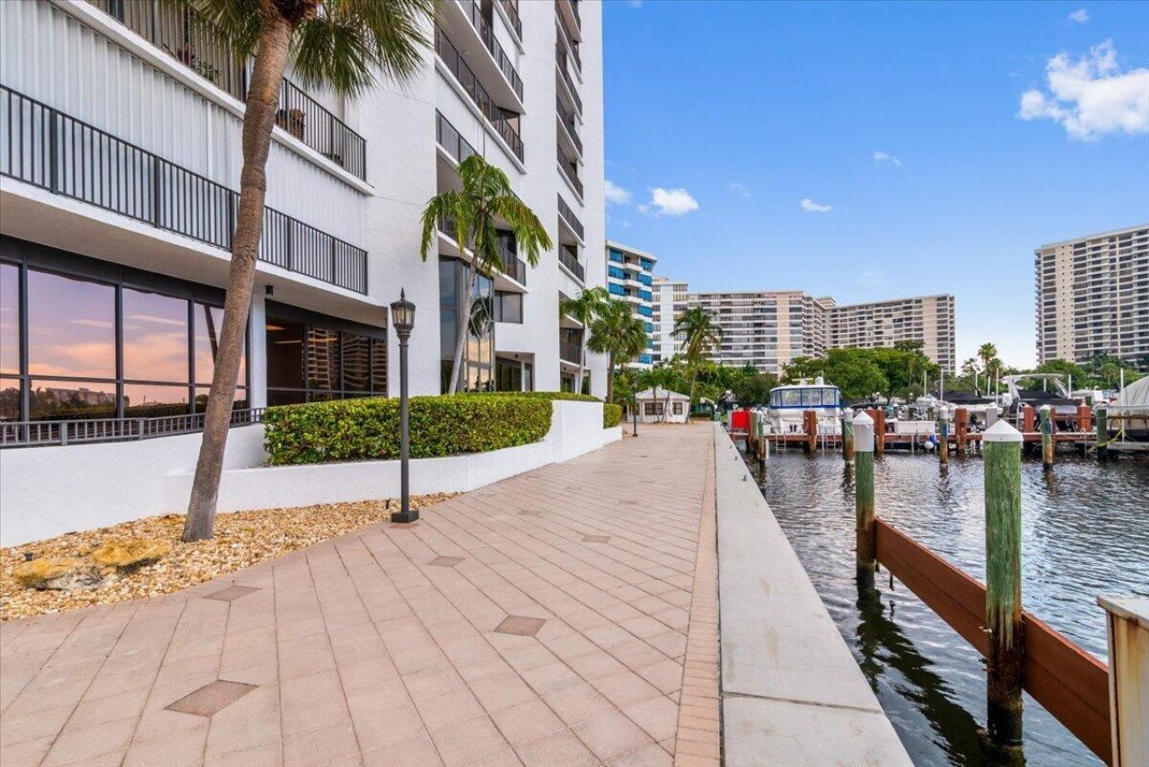 300 Three Islands Boulevard, Unit 312-1, Hallandale Beach, FL 33009 Photo