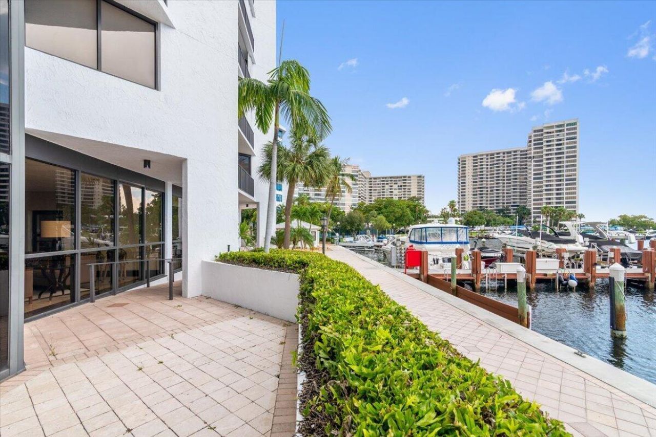 300 Three Islands Boulevard, Unit 312-1, Hallandale Beach, FL 33009 Photo