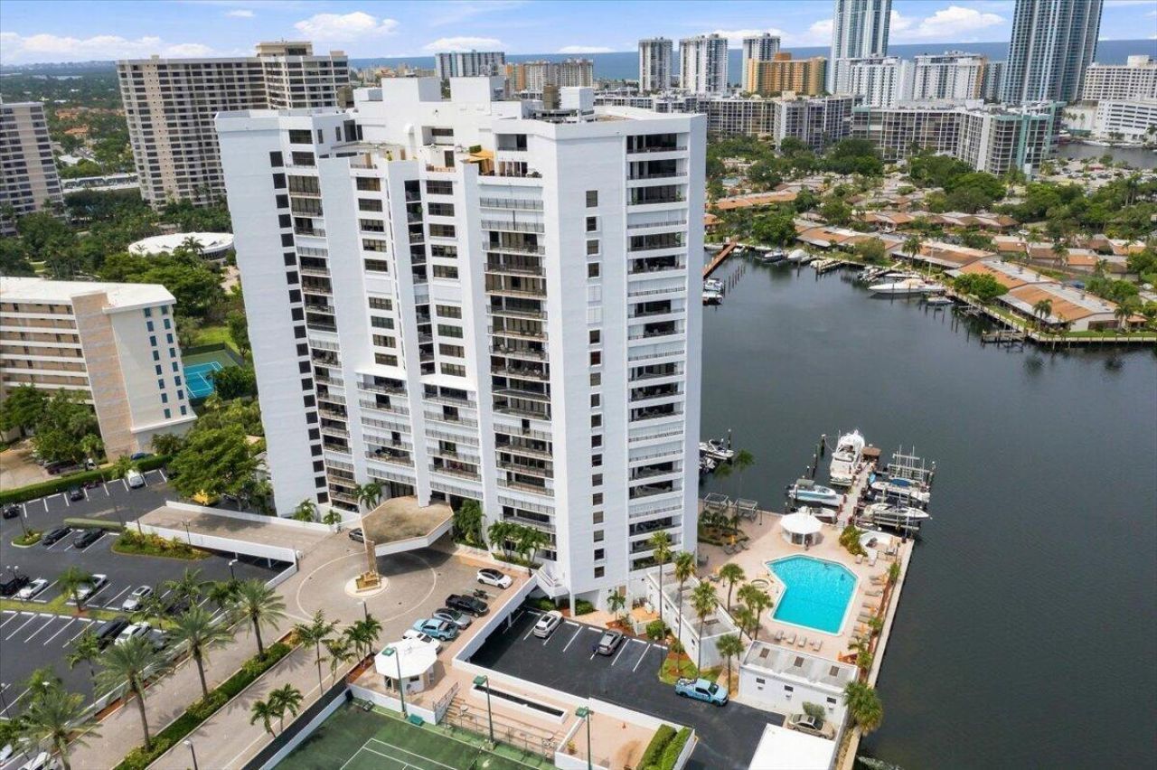 300 Three Islands Boulevard, Unit 312-1, Hallandale Beach, FL 33009 Photo