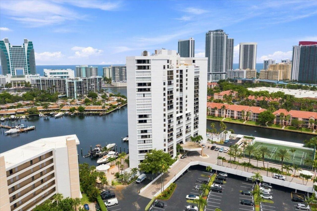 300 Three Islands Boulevard, Unit 312-1, Hallandale Beach, FL 33009 Photo