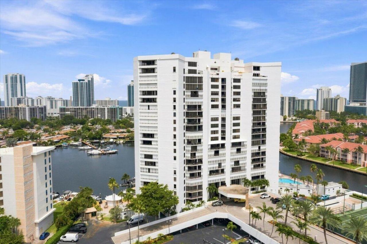 300 Three Islands Boulevard, Unit 312-1, Hallandale Beach, FL 33009 Photo