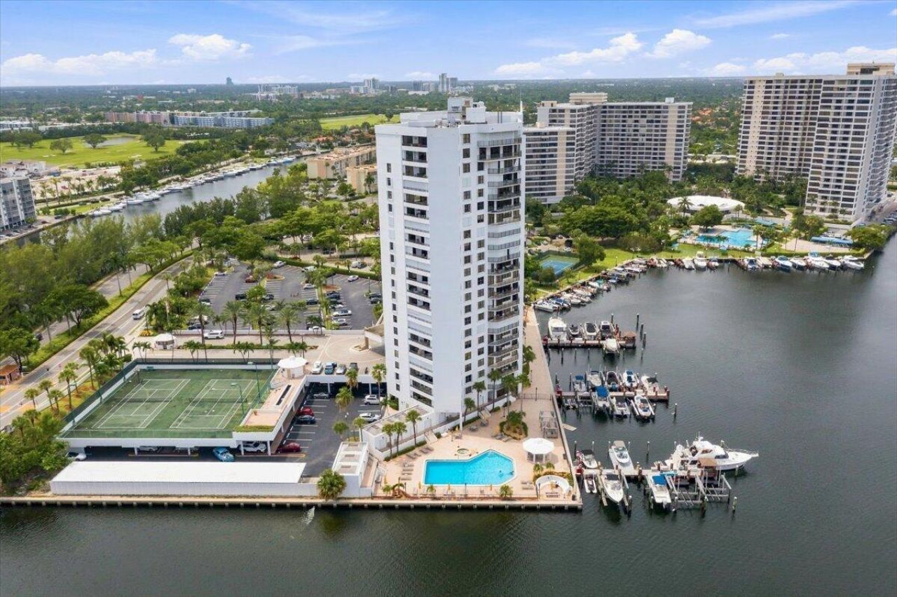 300 Three Islands Boulevard, Unit 312-1, Hallandale Beach, FL 33009 Photo