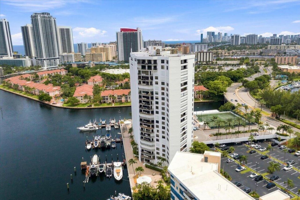 300 Three Islands Boulevard, Unit 312-1, Hallandale Beach, FL 33009 Photo