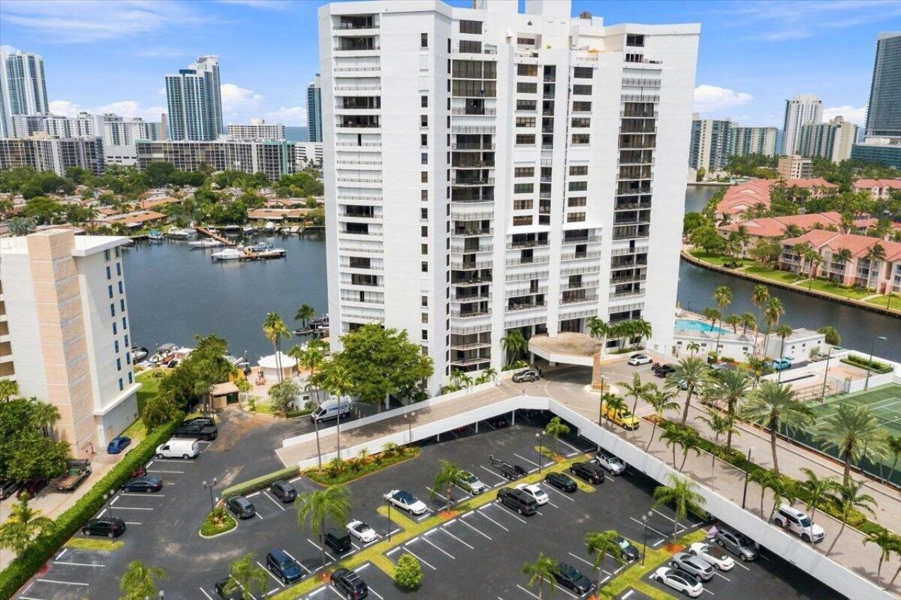 300 Three Islands Boulevard, Unit 312-1, Hallandale Beach, FL 33009 Photo