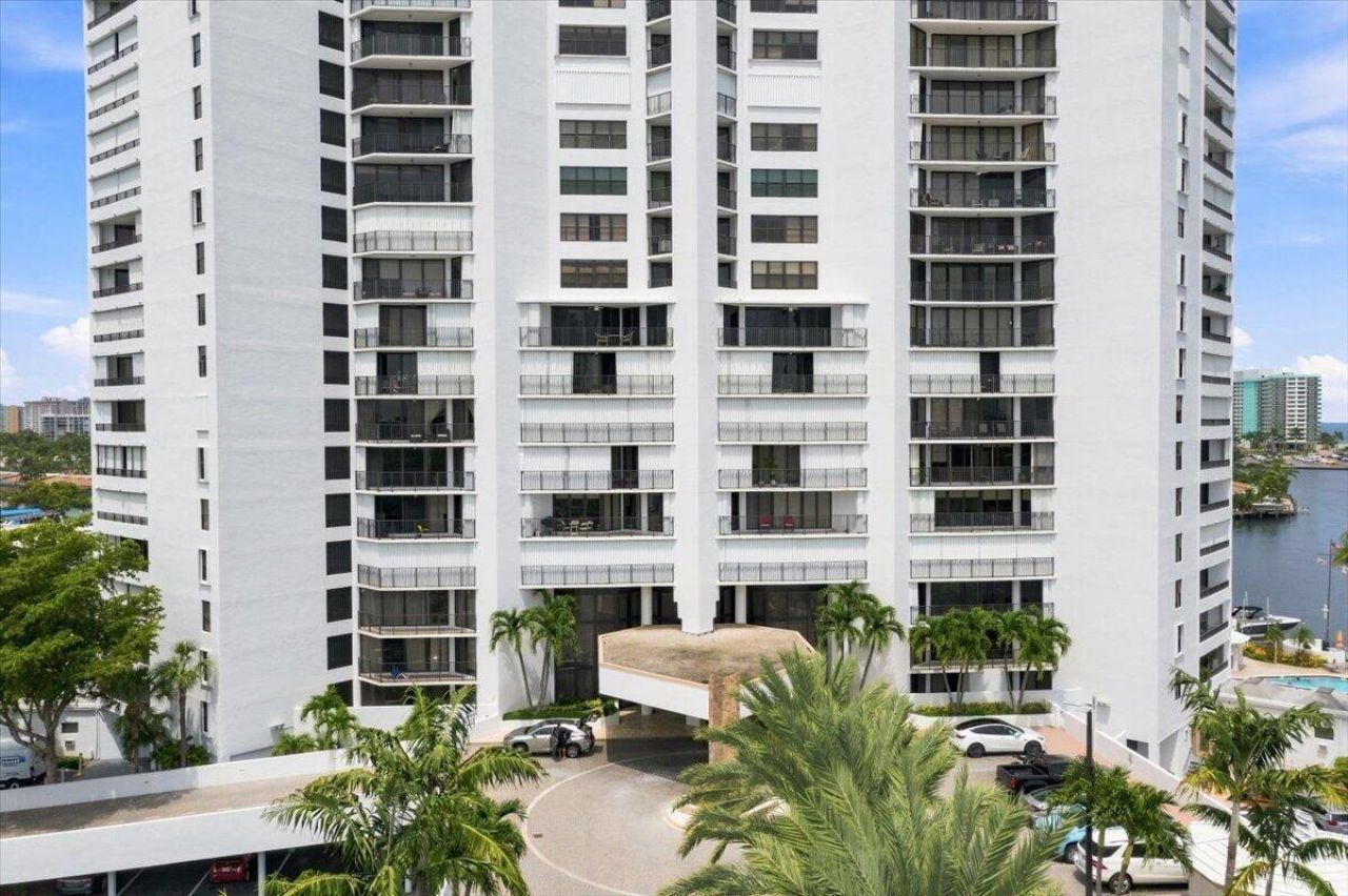 300 Three Islands Boulevard, Unit 312-1, Hallandale Beach, FL 33009 Photo