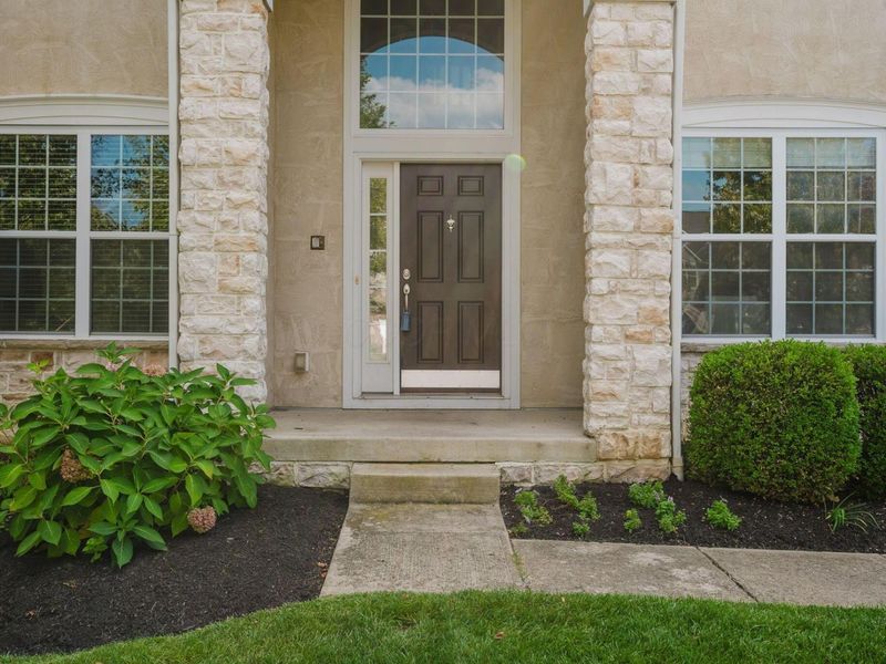 8220 Tricia Price Drive, Powell, OH 43065 Photo 2
