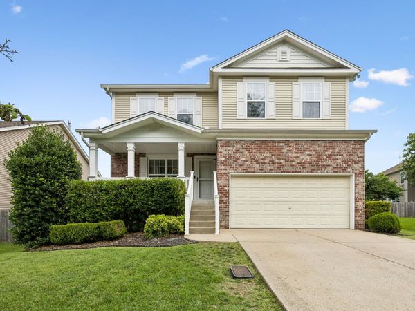 121 Cavalier Dr , Hendersonville, TN 37075