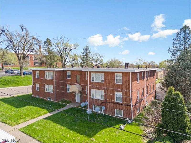1944 Rowland Avenue NE, Canton, OH 44714 Photo 3