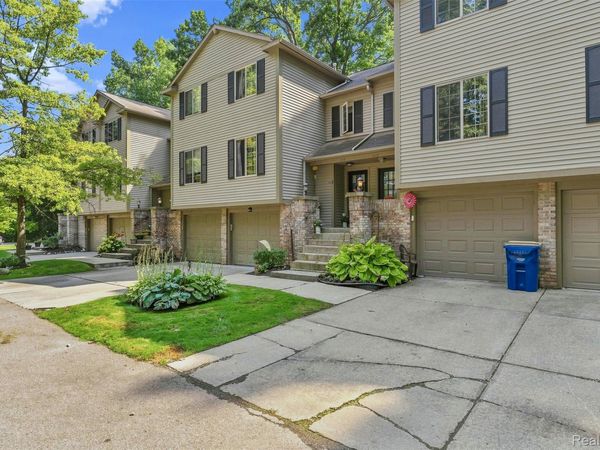 7109 Colonial Oaks Drive , Waterford Township, Mi 48327