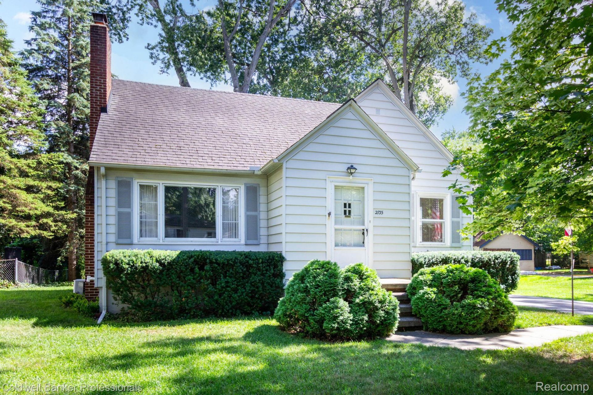 2135 Pontiac Drive, Sylvan Lake, Mi 48320 Main Photo