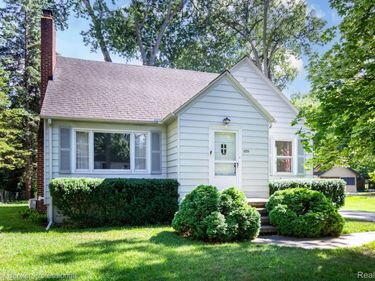 2135 Pontiac Drive, Sylvan Lake, Mi 48320
