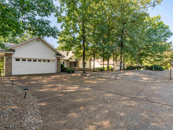 6 Campeon Way , Hot Springs Village, AR 71909