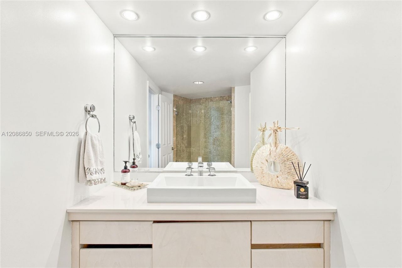 2127 Brickell Ave, Unit 2205, Miami, FL 33129 Photo
