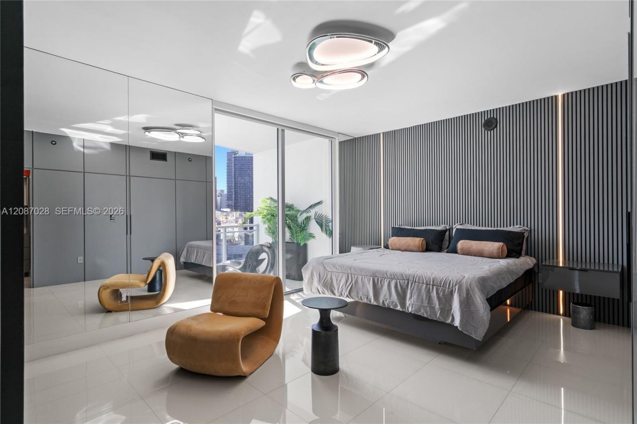 90 SW 3rd St, Unit 2204, Miami, FL 33130 Photo