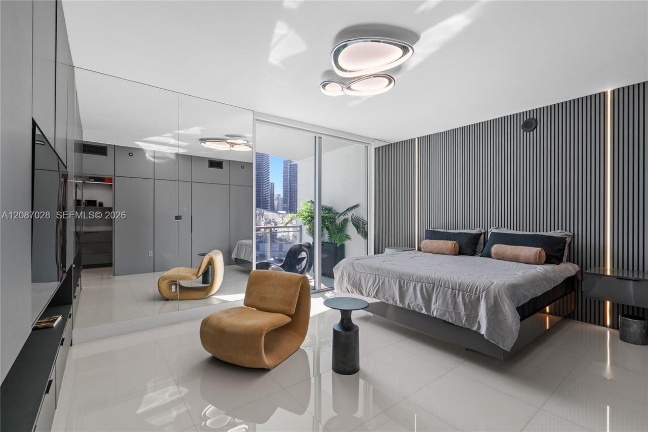 90 SW 3rd St, Unit 2204, Miami, FL 33130 Photo