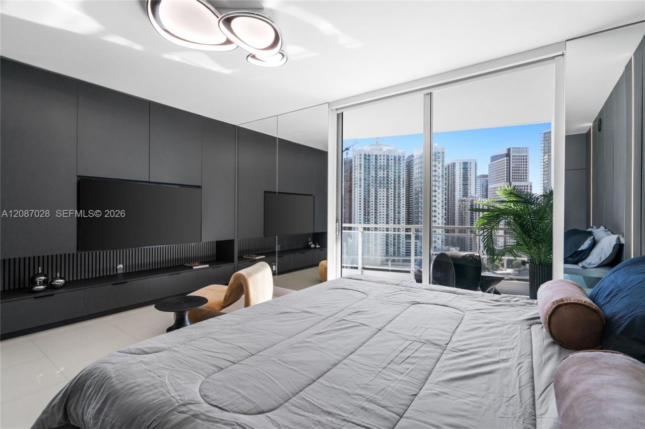 90 SW 3rd St, Unit 2204, Miami, FL 33130 Photo
